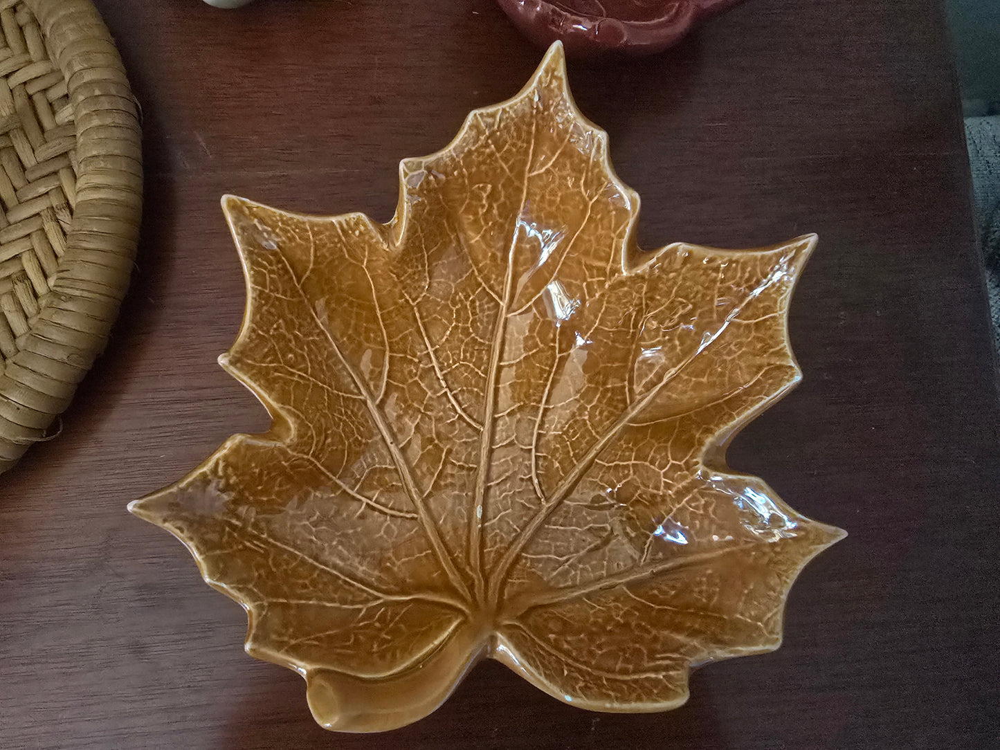 Hallmark set of 2, Sculpted leaf bowls.