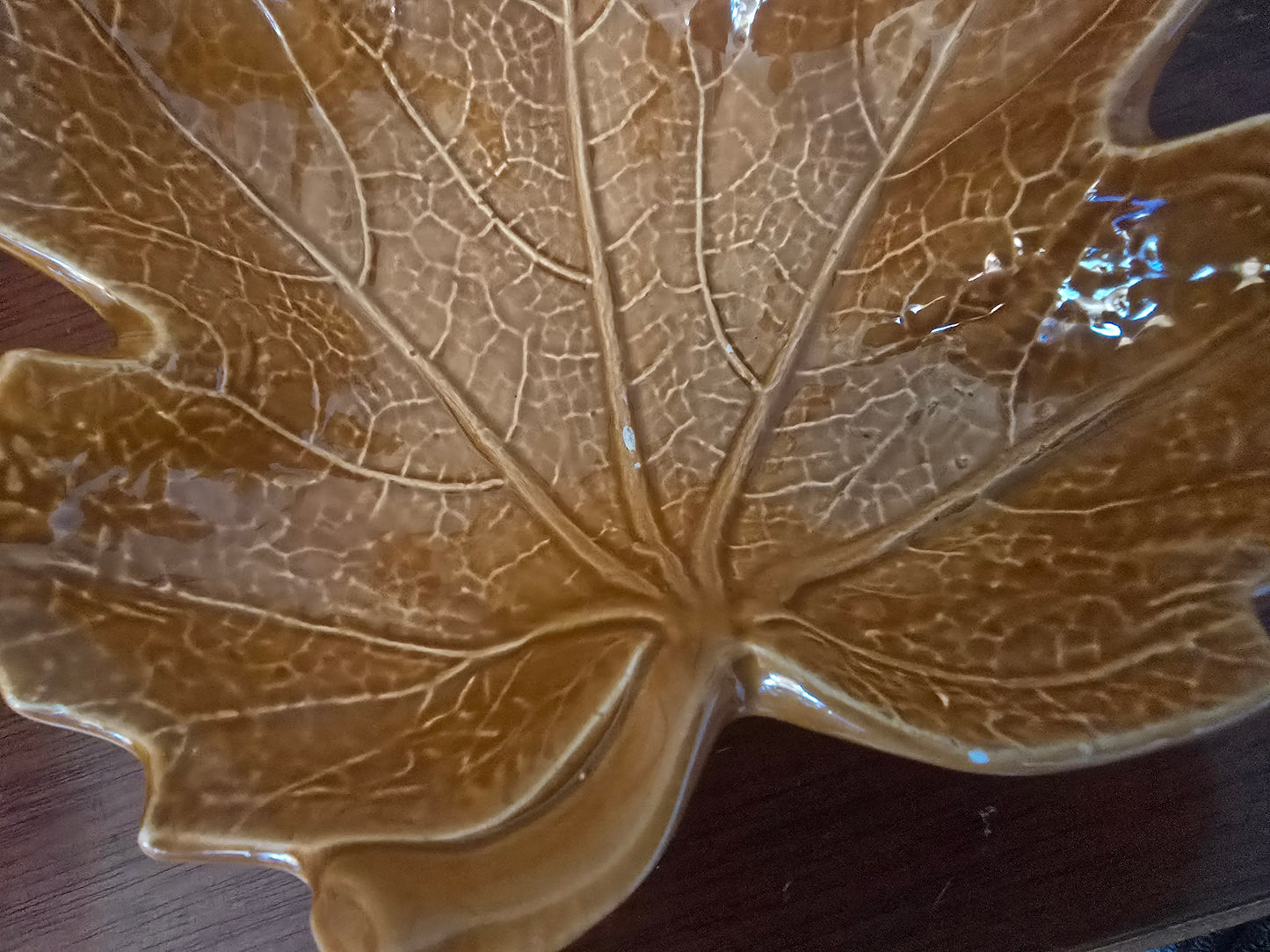 Hallmark set of 2, Sculpted leaf bowls.