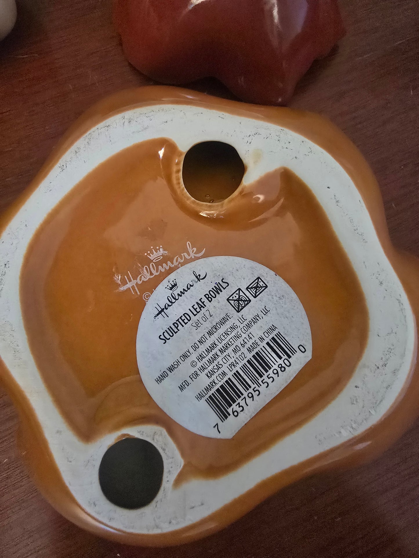 Hallmark set of 2, Sculpted leaf bowls.