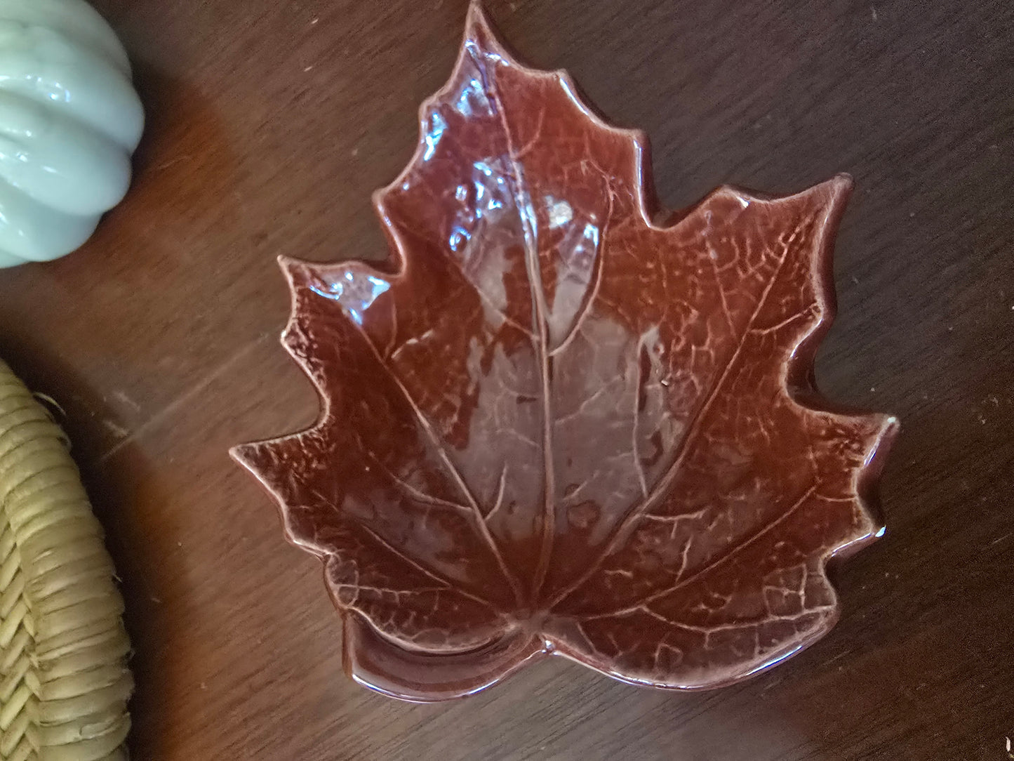 Hallmark set of 2, Sculpted leaf bowls.